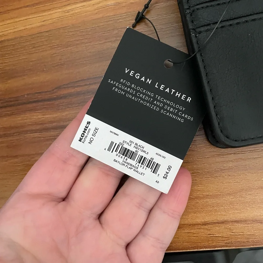 Simply Vera Vera Wang Black Compact Wallet - Picture 3 of 3